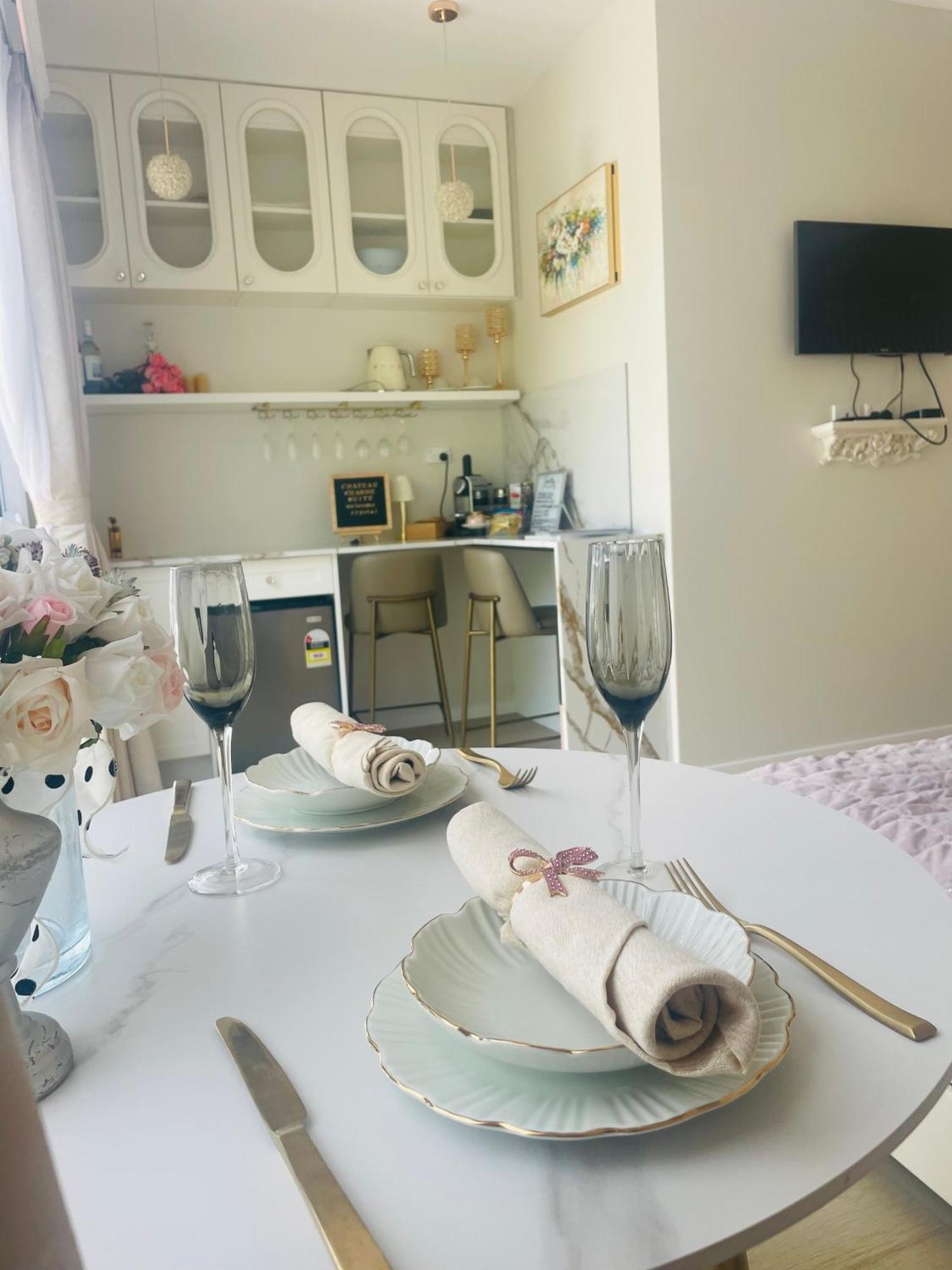 Delightful Little House & Chateau Charme Suite Оукланд Екстериор снимка
