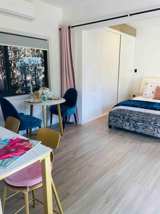 Delightful Little House & Chateau Charme Suite Оукланд Екстериор снимка